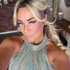 Could anyone point me in the direction of a local choir/musical group who  would be willing to perform at an older people's Christmas Party