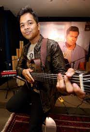 Mu'adz dzulkefly , noh salleh , faizal tahir , aizat amdan — kullul hubbi (#1moment4them). Showbiz Singer Aizat Amdan Takes On His First Hindi Number