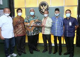 Selain bahlil, presiden jokowi juga melantik nadiem makarim sebagai menteri pendidikan, kebudayan, riset dan teknologi, setelah penggabungan kementerian pendidikan dan kebudayaan. Gubernur Dan Bkpm Menjadikan Buton Kawasan Industri Asbuton Kendari Pos