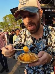 $0.60 Mango Vanilla Ice Cream in Delhi, India 🇮🇳 #india #travel  #tiktokindia #foodie #indianfood #travelblogger