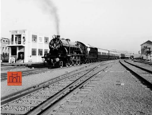 Bombay Central, c. 1930s A BB&CI Railway XC-class Pacific arrives at Bombay Central with a prestigious passenger train. Could this be the famous Frontier Mail, which began its Bombay–Peshawar service in 1928?