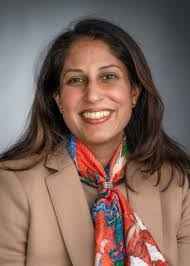 Laurie Peck's Instagram, Twitter & Facebook