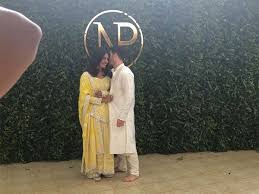 The singer wasted no time pointing this out during monday nick jonas addresses wife's age on 'the voice'. Nick Jonas Decides To Tattoo Priyanka Chopra S Name On His Arms Filmibeat