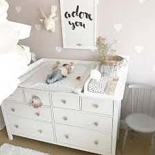 Wickeltisch Diy Wickelunterlage Wickelraum Kinderzimmer Babyzimmer Mobel Und Ideen Zur Einrichtung Nursery Changing Table Diy Changing Table Baby Room Neutral