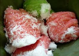 Namun, singkong bisa dibuat berbagai jenis makanan terutama makanan tradisional maupun jajanan pasar, seperti getuk,klepon, kripik, tape. Kulinerjawa