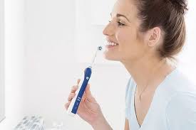Những lưu ý khi sử dụng bàn chải điện bạn cần biết - Nhà thuốc FPT Long Châu