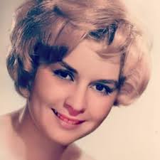 En el natalicio de Roberto Sánchez “Sandro” (19/agos./1945). Foto de 1947  con sus padres Nina y Vicente...