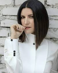 Ver las letras de laura pausini y escuchar amores extraños, se fue, la soledad, entre tú y mil mares, quiero decirte que te amo y más canciones! Pin On Laura Pausini