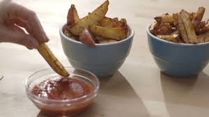 Frites Au Four Et Ketchup Maison Recipe Recipes Food Yummy Potato