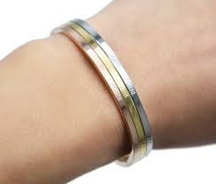 Maman d'amour de doriane est vendu sur la boutique doriane bijoux dans la catégorie bracelets messages argent. Bc3457f Bracelet Jonc Fin Acier Argente Avec Message Mamie D Amour Oh My Shop
