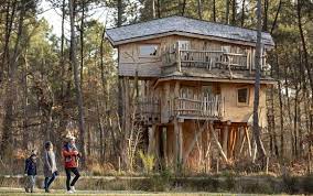 Les mâles mesurent de 135 à 165 cm de longueur, et pèsent 60 kg en moyenne. Avis Center Parcs Domaine Du Bois Aux Daims Morton Voyage Prive