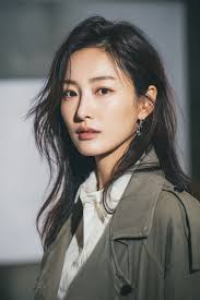 这是一张非常逼真的照片，照片上是一个40-MJ绘画示例-Midjourney官网