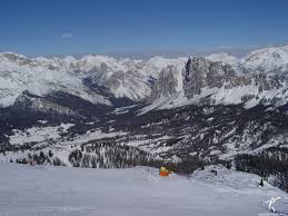 Cortina, il personale del centro addestramento alpino di moena sulle piste da sci. Faloria Cristallo