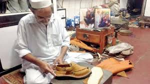 Report about nawaz sharif peshawari chappal. How Pm Imran Khan S Kohati Chappals Boost Business For Chakwal S Shoemakers Style Images