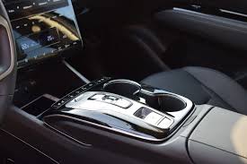 When it comes to interior, it offers excellent roominess in the segment. Test Hyundai Tucson 1 6 Crdi Premium Tucson Hat Uns Im Test Uberrascht Automotonews Ch