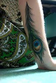 16 Ideias De Tatuagem De Pena De Pavao Tatuagem De Pena De Pavao Tatuagem Tatuagens