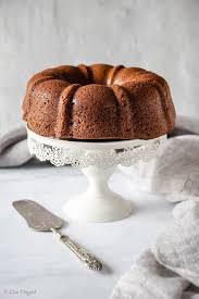 In a large mixing bowl, cream butter and sugar until light and fluffy, about 5 minutes at medium speed. Bundt Cake Al Cacao Ricetta Semplice E Golosa Fregosi Lisa Mumcakefrelis