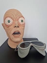 Hello all. I hope this post is allowed from admin. So I have this fabulous  Harry Inman 'The Mutant' head I'm thinking selling to make room for other  display pieces I have.