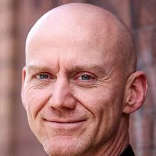 Desmond Edwards: Actor in Belfast, United Kingdom.