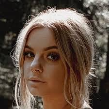 Maria Layton's Instagram, Twitter & Facebook