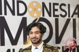 Reza rahadian mualaf karena panggilan hati, begini reaksi sang ibunda. Reza Rahadian Ingin Agama Tak Dijadikan Senjata Pemecah Belah Antara News
