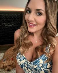 Alicia Bott's Instagram, Twitter & Facebook