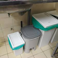 Belajar cara buat baja kompos organik menggunakan bahan sisa dapur. Sampah Berkurang Tong Tak Busuk Tak Berulat Ini Cara Bokashi Composting Yang Mudah Mesra Alam