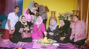 Cara mengetahui weton kelahiran bisa dilakukan dengan mudah dengan berbagai cara. Upacara Aqiqah Dalam Masyarakat Melayu Riau Celah Kota News