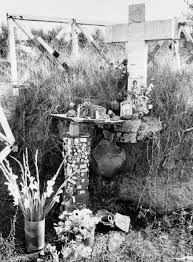Il piccolo alfredo rampi bloccato in un pozzo artesiano, morì inizia così la tragedia di alfredino rampi, 6 anni, il bimbo rimasto incastrato in un pozzo artesiano a vermicino, alle porte di roma. Tragedia Di Vermicino Morto Il Vigile Del Fuoco Che Parlo Per Ore Con Alfredino La Repubblica