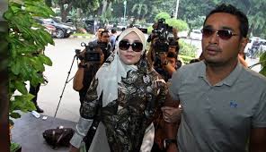 Anonymous mengirimkan trailer film dokumenter ini pada gerilyawan dan berjanji akan mengirimkan film utuhnya.rizieq shihab adalah imam besar front pembela islam (fpi) sementara firza husein adalah ketua yayasan solidaritas. Kasusnya Dengan Rizieq Shihab Dibuka Lagi Firza Husein Sibuk Bahas Aa Gym