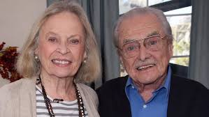 🔗: bit.ly/4l7PiVB After more than seven decades of marriage, date nights  aren't as important to William Daniels and Bonnie Bartlett Daniels. 📷️:  Getty