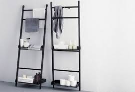 Leiter Als Handtuchhalter Fur Die Kuche Neben Den Kphlschrank Da Kann Man Evtl Auch E Handtuchhalter Design Badezimmer Leiter Badezimmer Aufbewahrungssysteme