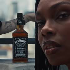 Em campanha, Jack Daniel's cria vídeo manifesto estrelado por Chuck  Hipolitho, Xênia França, Marcelo D2 e Carol Navarro