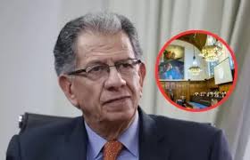 Karla Schaefer dice que la gran socia de Toledo es su esposa