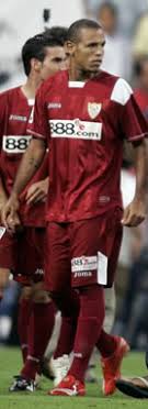 Luis fabiano is a forward and is 6' and weighs 179 pounds. Luis Fabiano
