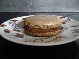 mon premier essai de macarons tout chocolat tout chocolat macaron chocolat