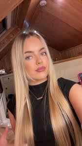 Robyn Kearns's Instagram, Twitter & Facebook