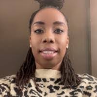 Chelle Robinson's Instagram, Twitter & Facebook