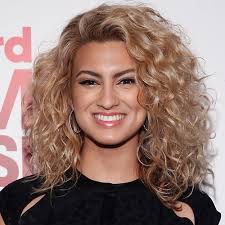Tori Kelly: Beziehung, Vermögen, Größe, Tattoo, Herkunft 2025