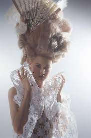 Epingle Par Sammie Russell 3 Sur Marie Reines De Beaute Marie Antoinette Coiffure Originale