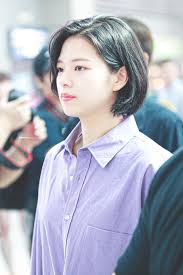 Jeongyeon is know for short hair and she had various styles and color in which she looks pretty in each one. 190816 Pretty Jeongyeon With Her Pretty Short Hair Twice