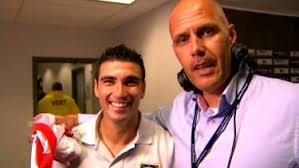 Her gir Reyes drakten sin til Frode Olsen