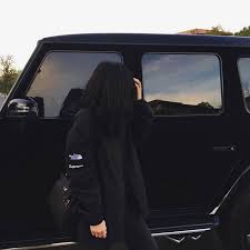 Check out the billionaire makeup mogul's video of kylie jenner receiving $200k car given to her from tyga as an early birthday present! Kylie Jenner Instagram Luxury Lifestyle Clothes Cars Pets Jewellery Glamour Uk