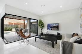 Selama ini ruang perpustakaan terkesan sebagai ruang yang serius dan kaku. 9 Desain Ruang Keluarga Terbuka Nyaman Dan Segar Kumparan Com