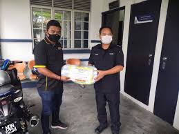 Ketua pengarah polis dedi prasetyo, dalam satu kenyataan, berkata bahawa seorang pengebom bunuh diri meletupkan dirinya di tempat letak kereta di sebuah balai polis di medan, sumatera langkah keselamatan ditingkatkan di balai polis di medan, sementara itu siasatan masih berterusan. Mr Diy Covid 19 Csr Ibu Pejabat Polis Selangor Mr Diy Always Low Prices