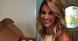 La periodista Erin Andrews recibirá una indemnización millonaria por ser  grabada desnuda