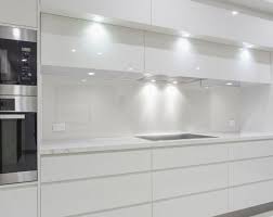 Kuchenruckwand Glas Wandpaneel Feuchtraumgeeignet Weiss Alpinweiss Kuche Ruckwand Glas Kuchenruckwand Kuchenruckwand Glas