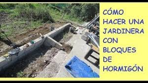 Son bloques de concreto de muy fácil manejo ideales para terrazas, jardineras curvas y escalones. Como Hacer Una Jardinera Con Bloques De Hormigon Youtube