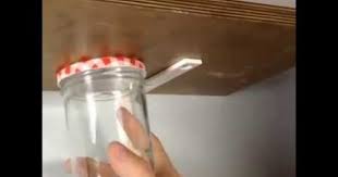 Platz Sparen Mit Vorratsglasern Platzsparend Und Einfach Neuen Stauraum Schaffen Hierfur Zwei Locher In Den Dec Glaser Mit Schraubverschluss Glas Regal