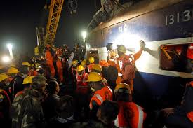 100 die in northern India train wreck ...